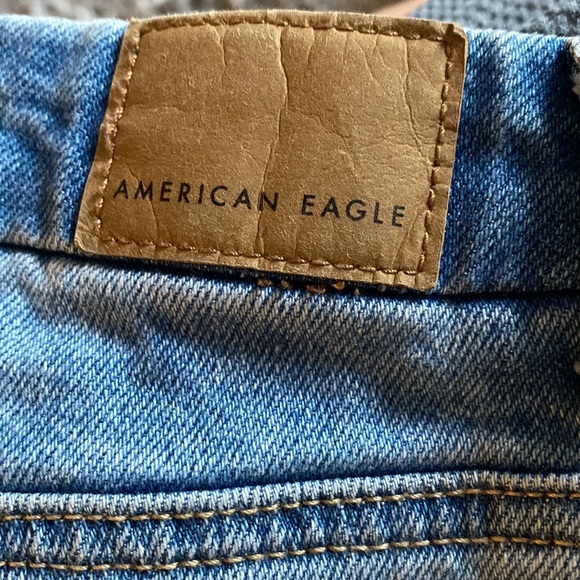 Light wash curve American eagle jeans - Picture 3 of 4